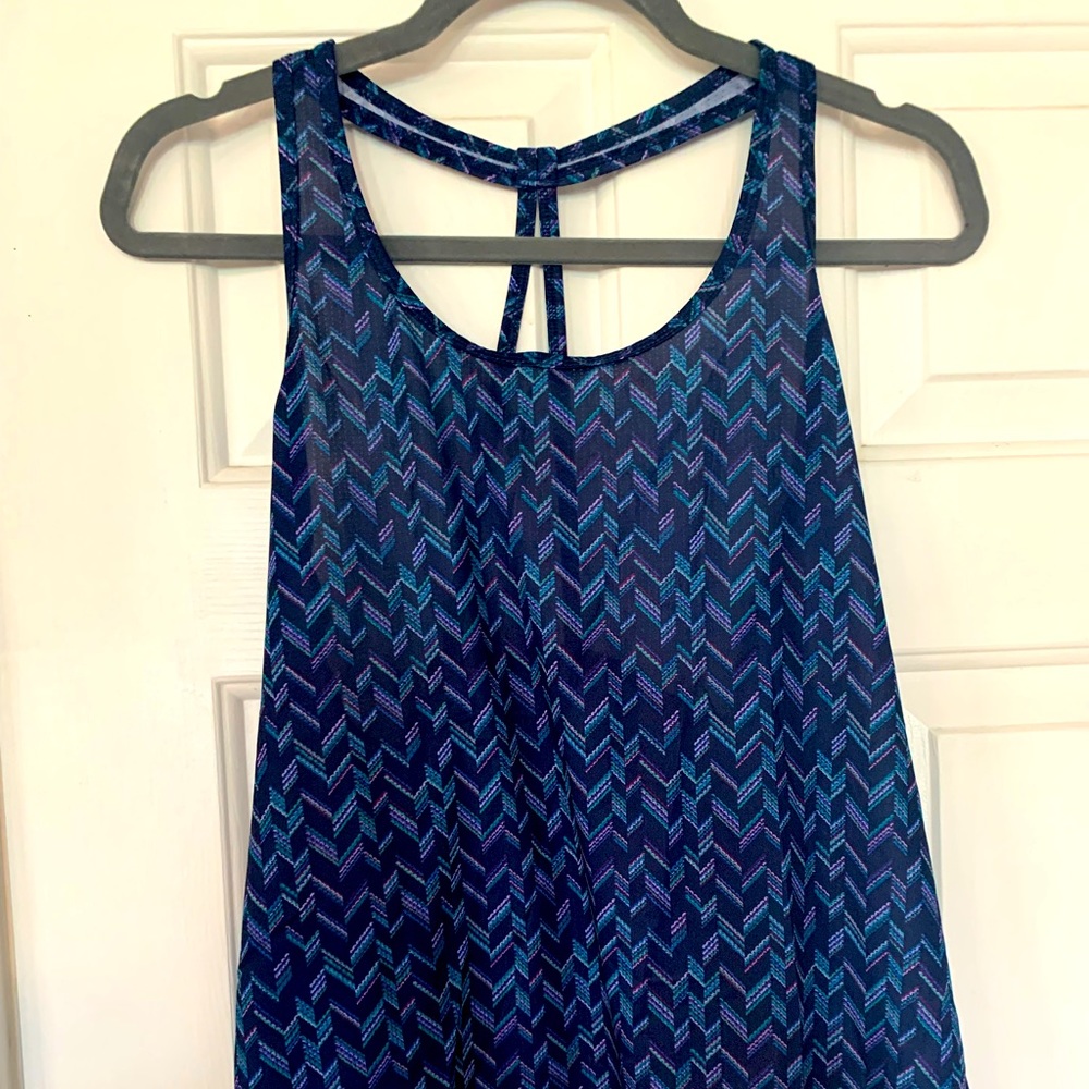 Old navy racer back workout top. Size M.